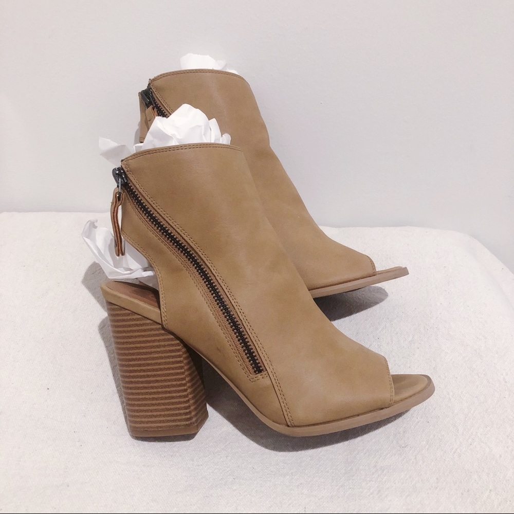 Tan Open-Toed Heels - image 1